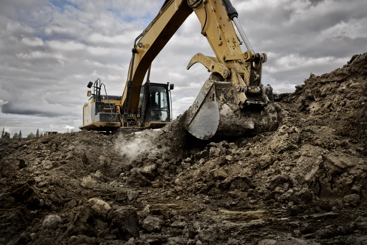 Excavatrice à louer au Canada